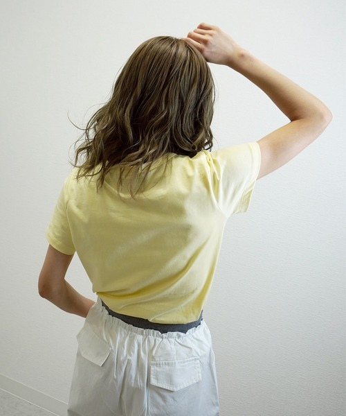 gossara(ゴサラ)の「【さりげない存在感】ラバータグ付きTシャツ(Tシャツ/カットソー・レディース・ネイビー/ライトイエロー/ホワイト/ブラウン・FREE)」の6枚目の写真