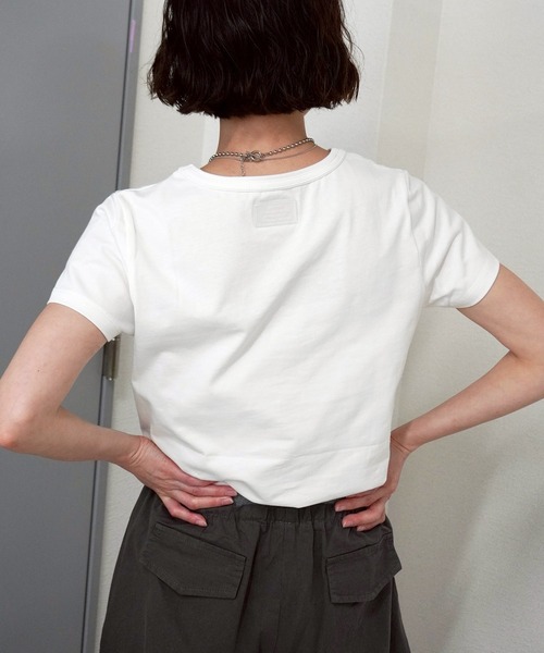 gossara(ゴサラ)の「【さりげない存在感】ラバータグ付きTシャツ(Tシャツ/カットソー・レディース・ネイビー/ライトイエロー/ホワイト/ブラウン・FREE)」の17枚目の写真