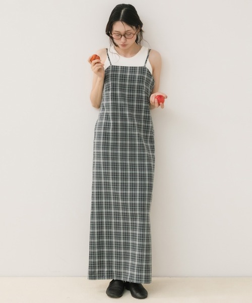 HEILIS(ヘイリス)の「チェックキャミワンピース / キャミワンピース チェックワンピース ロングワンピース Iラインワンピース ナローワンピース キャミワンピ ロング丈 スリットワンピース レイヤードワンピース チェック柄 春服 夏服 秋服 マタニティ ロング キャミワンピ ブラウン ネイビー ブルー カジュアル 大人カジュアル デイリー 韓国(ワンピース・レディース・ブルー/ブラウン・FREE)」の3枚目の写真