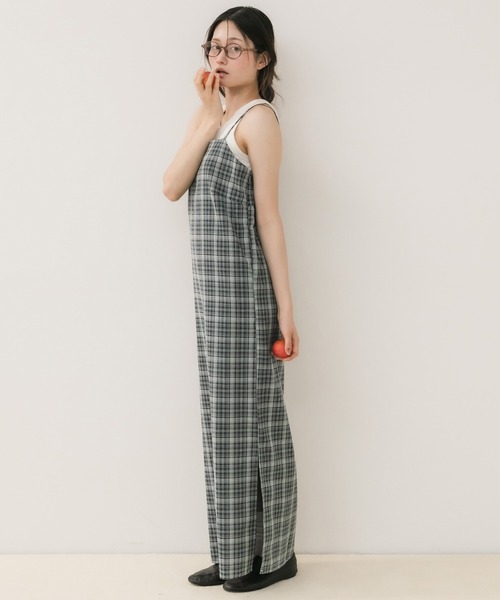HEILIS(ヘイリス)の「チェックキャミワンピース / キャミワンピース チェックワンピース ロングワンピース Iラインワンピース ナローワンピース キャミワンピ ロング丈 スリットワンピース レイヤードワンピース チェック柄 春服 夏服 秋服 マタニティ ロング キャミワンピ ブラウン ネイビー ブルー カジュアル 大人カジュアル デイリー 韓国(ワンピース・レディース・ブルー/ブラウン・FREE)」の4枚目の写真
