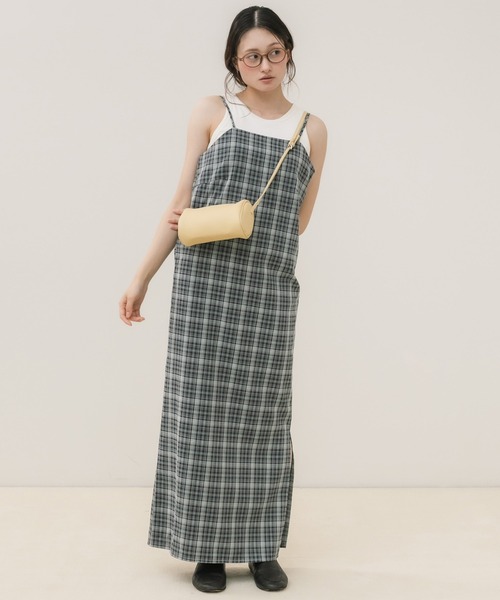 HEILIS(ヘイリス)の「チェックキャミワンピース / キャミワンピース チェックワンピース ロングワンピース Iラインワンピース ナローワンピース キャミワンピ ロング丈 スリットワンピース レイヤードワンピース チェック柄 春服 夏服 秋服 マタニティ ロング キャミワンピ ブラウン ネイビー ブルー カジュアル 大人カジュアル デイリー 韓国(ワンピース・レディース・ブルー/ブラウン・FREE)」の5枚目の写真