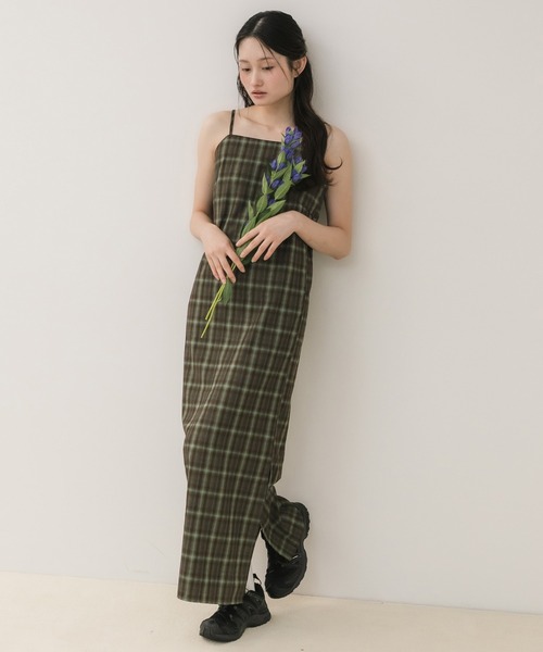 HEILIS(ヘイリス)の「チェックキャミワンピース / キャミワンピース チェックワンピース ロングワンピース Iラインワンピース ナローワンピース キャミワンピ ロング丈 スリットワンピース レイヤードワンピース チェック柄 春服 夏服 秋服 マタニティ ロング キャミワンピ ブラウン ネイビー ブルー カジュアル 大人カジュアル デイリー 韓国(ワンピース・レディース・ブルー/ブラウン・FREE)」の12枚目の写真