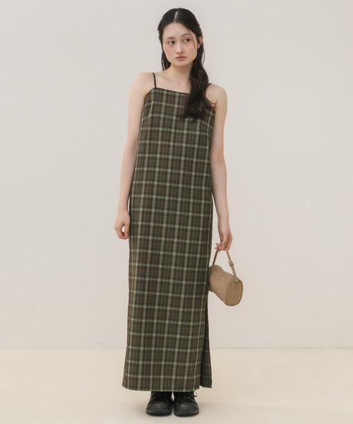 HEILIS(ヘイリス)の「チェックキャミワンピース / キャミワンピース チェックワンピース ロングワンピース Iラインワンピース ナローワンピース キャミワンピ ロング丈 スリットワンピース レイヤードワンピース チェック柄 春服 夏服 秋服 マタニティ ロング キャミワンピ ブラウン ネイビー ブルー カジュアル 大人カジュアル デイリー 韓国(ワンピース・レディース・ブルー/ブラウン・FREE)」の13枚目の写真