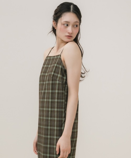 HEILIS(ヘイリス)の「チェックキャミワンピース / キャミワンピース チェックワンピース ロングワンピース Iラインワンピース ナローワンピース キャミワンピ ロング丈 スリットワンピース レイヤードワンピース チェック柄 春服 夏服 秋服 マタニティ ロング キャミワンピ ブラウン ネイビー ブルー カジュアル 大人カジュアル デイリー 韓国(ワンピース・レディース・ブルー/ブラウン・FREE)」の17枚目の写真
