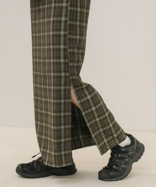 HEILIS(ヘイリス)の「チェックキャミワンピース / キャミワンピース チェックワンピース ロングワンピース Iラインワンピース ナローワンピース キャミワンピ ロング丈 スリットワンピース レイヤードワンピース チェック柄 春服 夏服 秋服 マタニティ ロング キャミワンピ ブラウン ネイビー ブルー カジュアル 大人カジュアル デイリー 韓国(ワンピース・レディース・ブルー/ブラウン・FREE)」の20枚目の写真