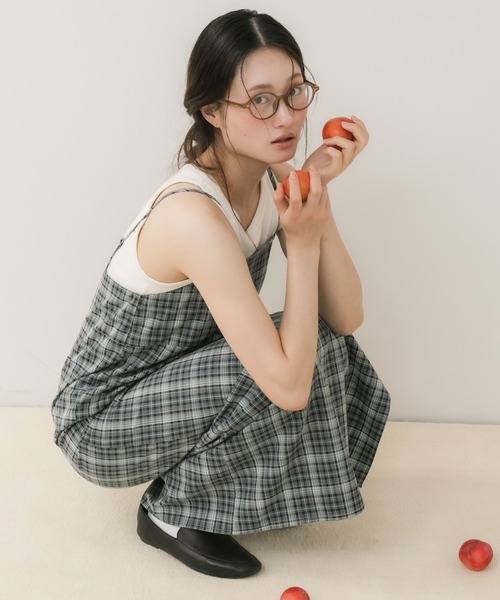 HEILIS(ヘイリス)の「チェックキャミワンピース / キャミワンピース チェックワンピース ロングワンピース Iラインワンピース ナローワンピース キャミワンピ ロング丈 スリットワンピース レイヤードワンピース チェック柄 春服 夏服 秋服 マタニティ ロング キャミワンピ ブラウン ネイビー ブルー カジュアル 大人カジュアル デイリー 韓国(ワンピース・レディース・ブルー/ブラウン・FREE)」の8枚目の写真