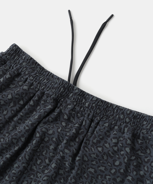 WISM(ウィズム)の「NAMELESSNESS / ネームレスネス RAYON SHORTS(その他パンツ・メンズ・ブラック/ブラウン・3/2)」の4枚目の写真