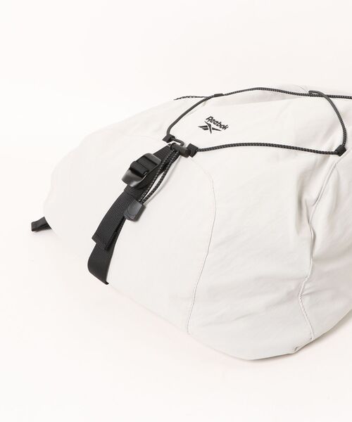 Reebok(リーボック)の「Reebok / リーボック ナイロン スリングバッグ 軽量 大容量 クッション入り ドローコード メッシュポケット(ボディバッグ/ウエストポーチ・メンズ・ブラック/グレイッシュベージュ/チャコール・FREE)」の5枚目の写真