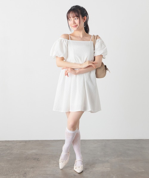 Honeys(ハニーズ)の「オフショルワンピース(ワンピース・レディース・アイボリー/モカ/ブラック・L/LL/M/S)」の4枚目の写真