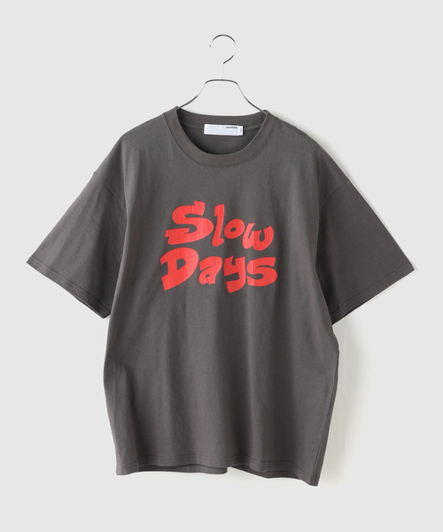 Diaspora Skateboards(ディアスポラスケートボーズ)の「DIASPORA SKATEBOARDS/ディアスポラスケートボード Slow Days Tee(Tシャツ/カットソー・メンズ・ブルー/チャコールグレー・LARGE/MEDIUM)」の1枚目の写真
