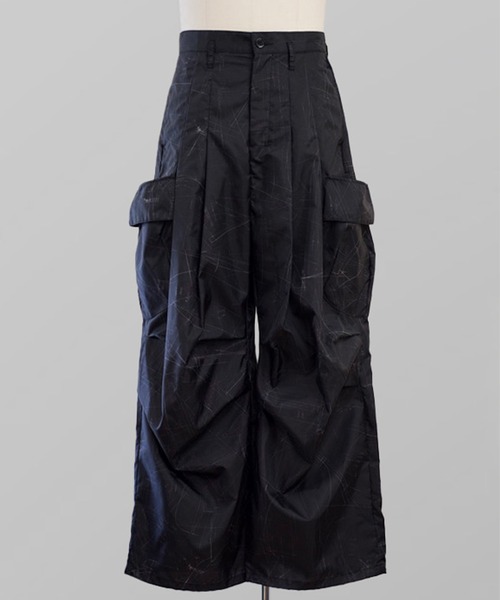 SHINYAKOZUKA(シンヤコヅカ)の「UPCYCLED MOONED DELIVERY MAN(カーゴパンツ・メンズ・ブラック・X-SMALL/SMALL/MEDIUM)」の1枚目の写真