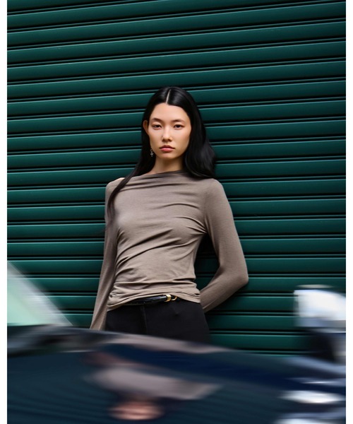 kiehtova(キエトヴァ)の「【kiehtova】VEIL DRAPE TOPS/ヴェール ドレープ トップス(Tシャツ/カットソー・レディース・カーキ/ホワイト/ブラック・FREE)」の4枚目の写真