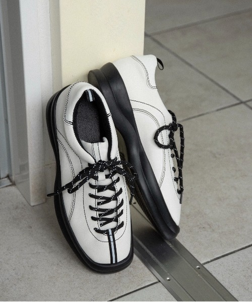 lawgy(ラウジー)の「square toe bi color stitch sneaker / スクエアトゥバイカラーステッチスニーカー(スニーカー・レディース・ホワイト/ミント/ブラック・LARGE/MEDIUM/SMALL)」の1枚目の写真