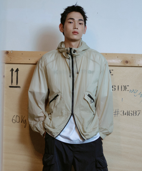 KALAPATTHAR(カラパタール)の「X-RAY ULTRA LIGHT WINDBREAKER - BEIGE(ナイロンジャケット・メンズ・その他・MEDIUM/LARGE/X-LARGE)」の1枚目の写真