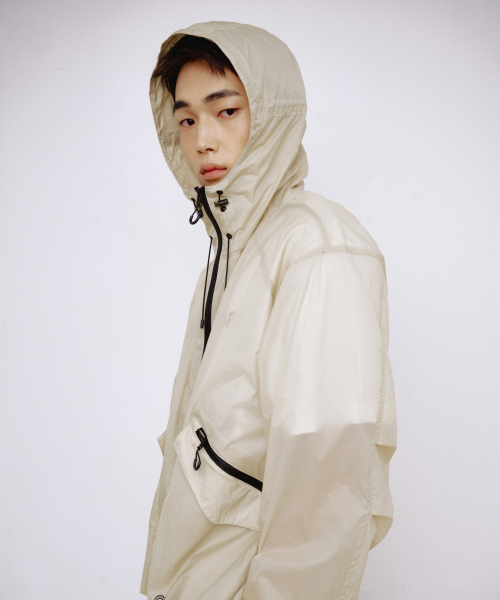 KALAPATTHAR(カラパタール)の「X-RAY ULTRA LIGHT WINDBREAKER - BEIGE(ナイロンジャケット・メンズ・その他・MEDIUM/LARGE/X-LARGE)」の4枚目の写真