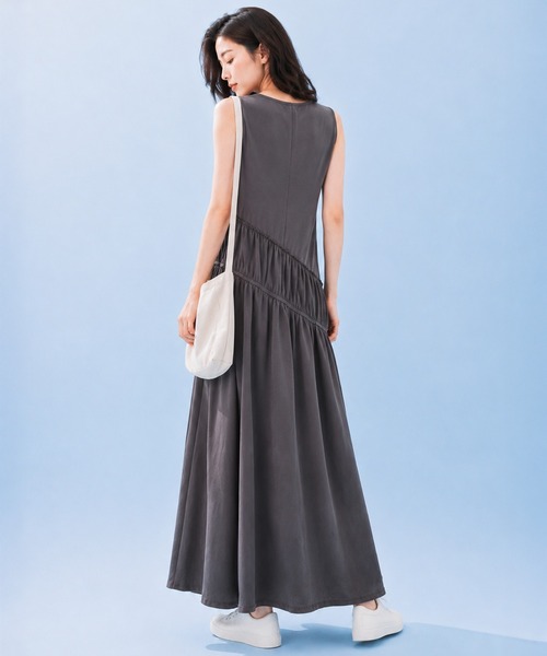by LEGNA（バイレグナ）の「COOLIFYノースリーブワンピース（ワンピース・レディース・ダークグレー/ブラック・LARGE/MEDIUM）」の15枚目の写真