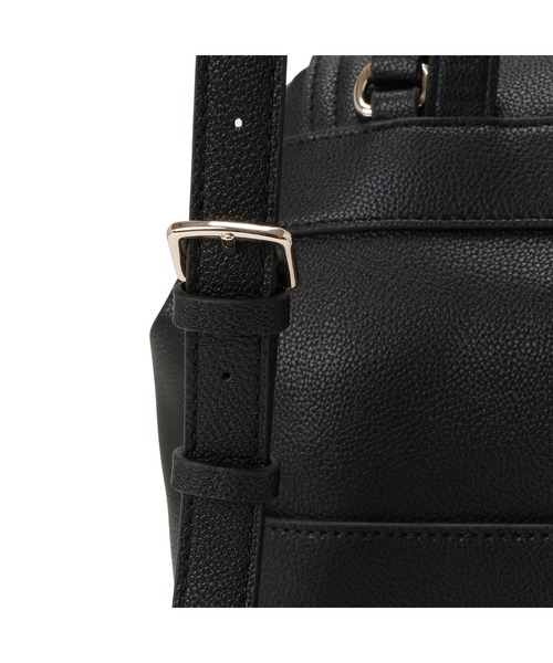Guess(ゲス)の「MANHATTAN II Flap Backpack バックパック リュック(バックパック/リュック・レディース・ブラック・ONE SIZE)」の7枚目の写真
