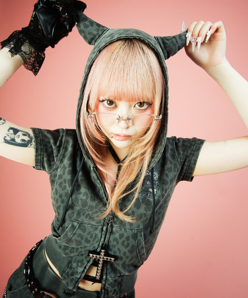 GALFY(ガルフィー)の「『GALFY/ガルフィー』病みギャルデビルパーカー【Z】(パーカー・レディース・ブラック系2/ブラック系1/オフホワイト・FREE)」の3枚目の写真