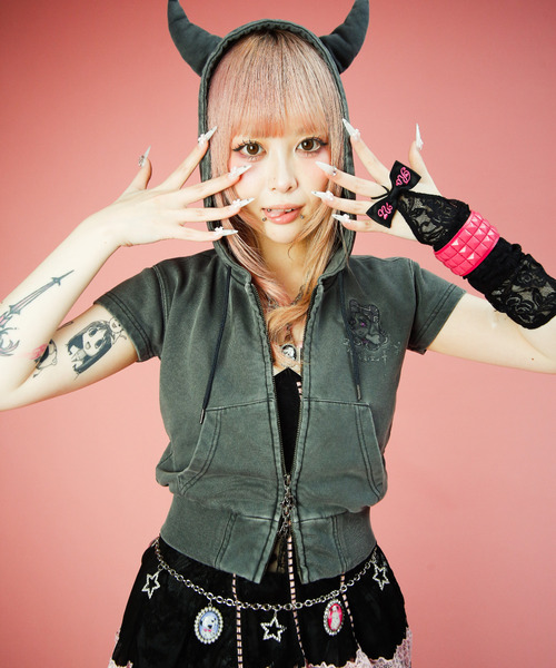 GALFY(ガルフィー)の「『GALFY/ガルフィー』病みギャルデビルパーカー【Z】(パーカー・レディース・ブラック系2/ブラック系1/オフホワイト・FREE)」の18枚目の写真