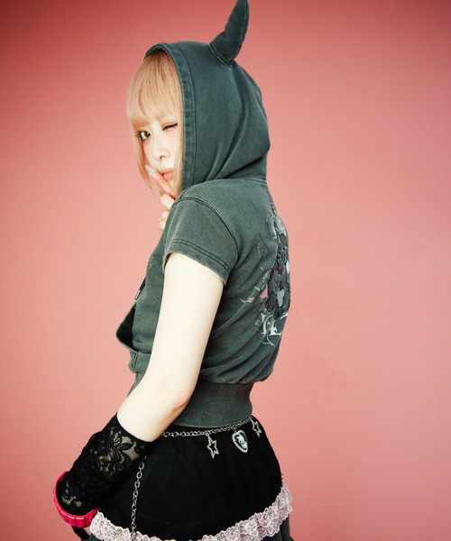 GALFY(ガルフィー)の「『GALFY/ガルフィー』病みギャルデビルパーカー【Z】(パーカー・レディース・ブラック系2/ブラック系1/オフホワイト・FREE)」の20枚目の写真