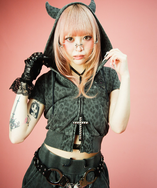 GALFY(ガルフィー)の「『GALFY/ガルフィー』病みギャルデビルパーカー【Z】(パーカー・レディース・ブラック系2/ブラック系1/オフホワイト・FREE)」の15枚目の写真