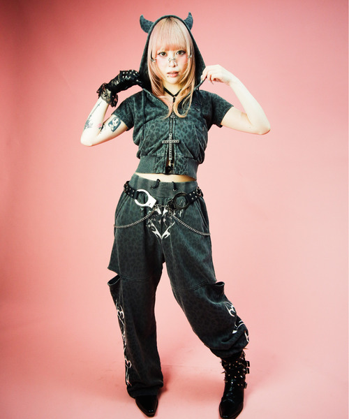 GALFY(ガルフィー)の「『GALFY/ガルフィー』病みギャルデビルパーカー【Z】(パーカー・レディース・ブラック系2/ブラック系1/オフホワイト・FREE)」の8枚目の写真