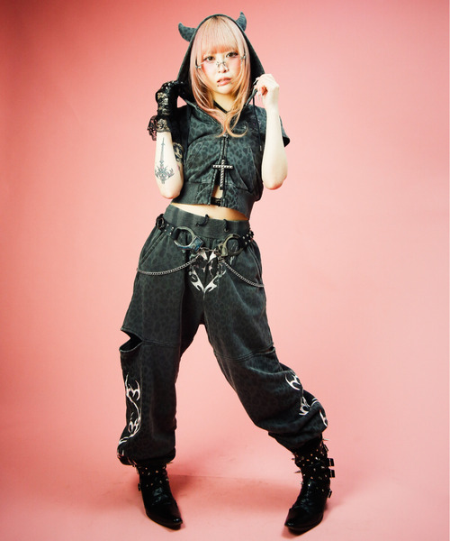 GALFY(ガルフィー)の「『GALFY/ガルフィー』病みギャルデビルパーカー【Z】(パーカー・レディース・ブラック系2/ブラック系1/オフホワイト・FREE)」の9枚目の写真