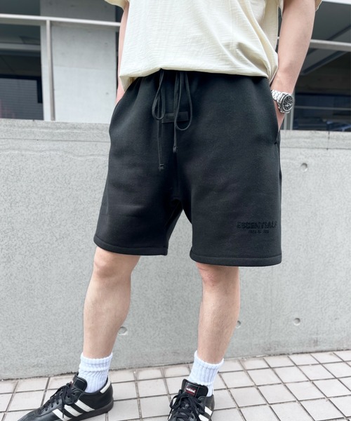 FOG ESSENTIALS（エフオージーエッセンシャルズ）の「【FOG ESSENTIALS】エッセンシャルズ FRONT LOGO ハーフパンツ（スウェットパンツ・メンズ・グレイッシュベージュ/オートミール/ブラック・S/M/XL/L）」の2枚目の写真