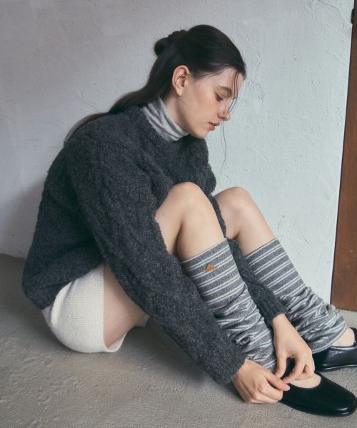 OURNOSTALGIA（アワー ノスタルジア）の「Homely Cable Knit_Charcoal(O25-KN28)（ニット/セーター・レディース・チャコール・FREE）」の4枚目の写真