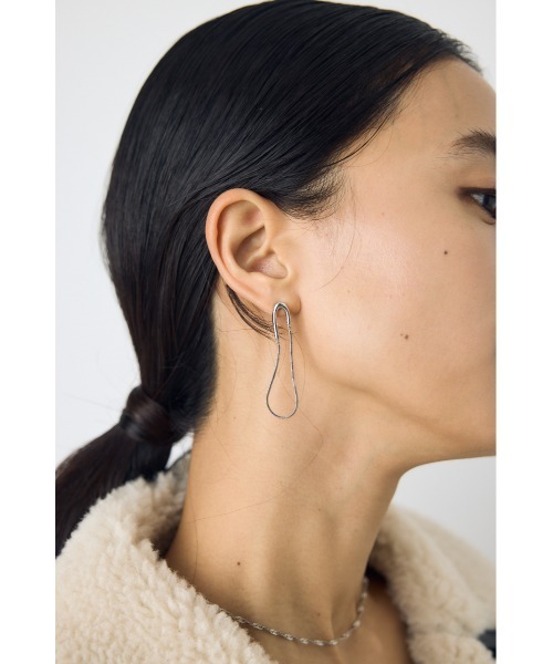 AZUL by moussy(アズールバイマウジー)の「スウィングピアス(ピアス(両耳用)・レディース・ゴールド/シルバー・FREE)」の3枚目の写真