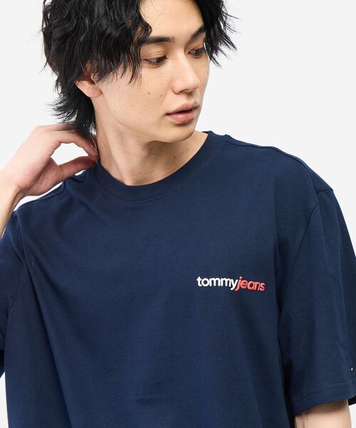 tommy jeans(トミー ジーンズ)の「ユニセックス 90’sクレストショートスリーブTシャツ(Tシャツ/カットソー・レディース・ホワイト/ネイビー/レッド系6・X-SMALL/X-LARGE/SMALL/MEDIUM/LARGE)」の17枚目の写真