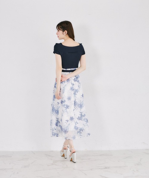 tocco closet(トッコ クローゼット)の「アシメリブニットドッキングリリーフラワープリントワンピース(ワンピース・レディース・ネイビー/ブラウン・M)」の7枚目の写真