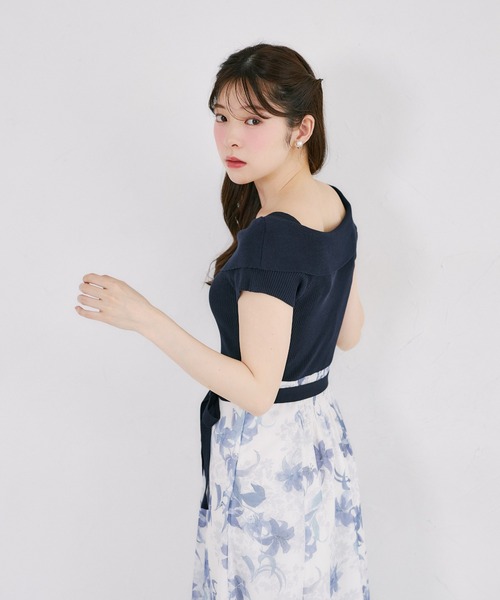 tocco closet(トッコ クローゼット)の「アシメリブニットドッキングリリーフラワープリントワンピース(ワンピース・レディース・ネイビー/ブラウン・M)」の11枚目の写真