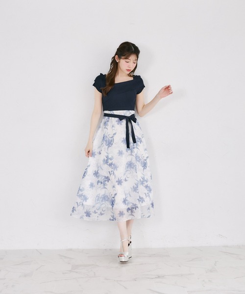 tocco closet(トッコ クローゼット)の「アシメリブニットドッキングリリーフラワープリントワンピース(ワンピース・レディース・ネイビー/ブラウン・M)」の4枚目の写真