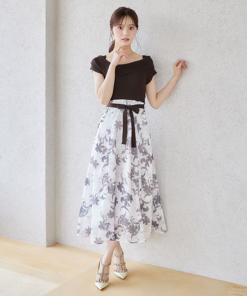 tocco closet(トッコ クローゼット)の「アシメリブニットドッキングリリーフラワープリントワンピース(ワンピース・レディース・ネイビー/ブラウン・M)」の13枚目の写真