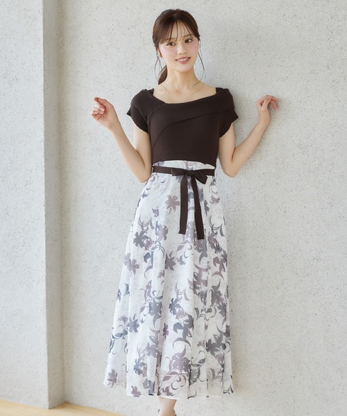 tocco closet(トッコ クローゼット)の「アシメリブニットドッキングリリーフラワープリントワンピース(ワンピース・レディース・ネイビー/ブラウン・M)」の16枚目の写真