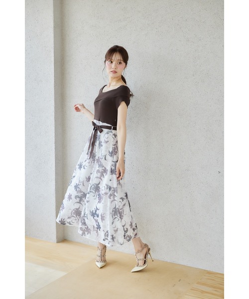 tocco closet(トッコ クローゼット)の「アシメリブニットドッキングリリーフラワープリントワンピース(ワンピース・レディース・ネイビー/ブラウン・M)」の14枚目の写真