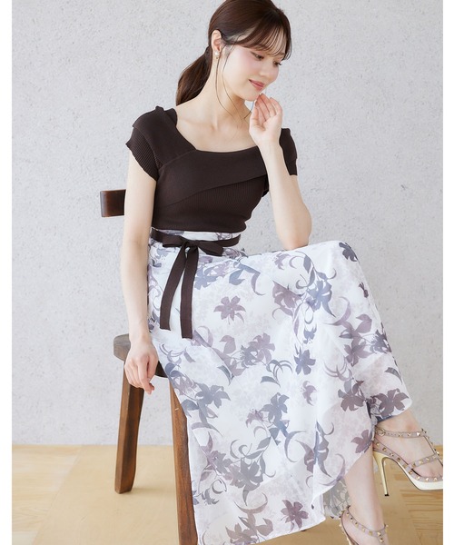 tocco closet(トッコ クローゼット)の「アシメリブニットドッキングリリーフラワープリントワンピース(ワンピース・レディース・ネイビー/ブラウン・M)」の17枚目の写真