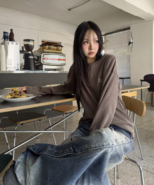 muahmuah（ムーアムーア）の「ワッフルピグメントヘンリーネック長袖Tシャツ[ブラウン]（Tシャツ/カットソー・レディース・その他・FREE）」の3枚目の写真