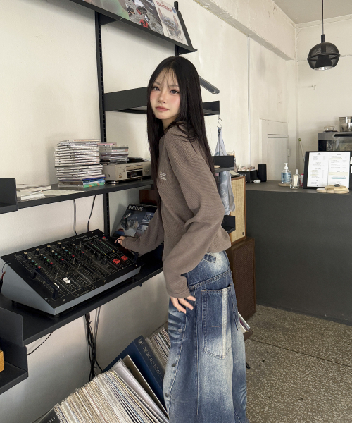muahmuah（ムーアムーア）の「ワッフルピグメントヘンリーネック長袖Tシャツ[ブラウン]（Tシャツ/カットソー・レディース・その他・FREE）」の20枚目の写真