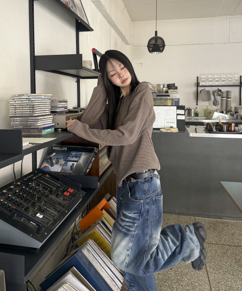 muahmuah（ムーアムーア）の「ワッフルピグメントヘンリーネック長袖Tシャツ[ブラウン]（Tシャツ/カットソー・レディース・その他・FREE）」の21枚目の写真