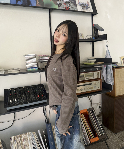 muahmuah（ムーアムーア）の「ワッフルピグメントヘンリーネック長袖Tシャツ[ブラウン]（Tシャツ/カットソー・レディース・その他・FREE）」の22枚目の写真