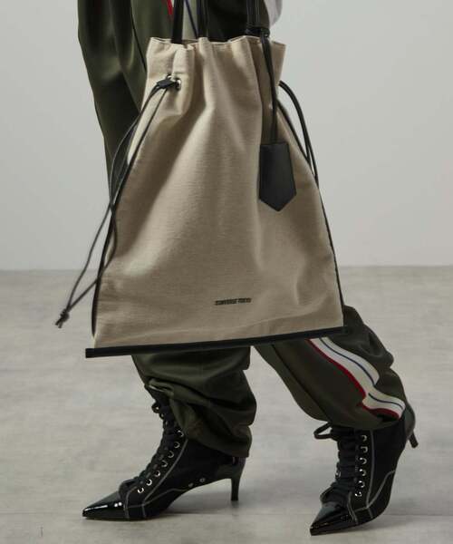 CONVERSE TOKYO(コンバーストウキョウ)の「LINEN GATHERED TOTE BAG(トートバッグ・レディース・ブラック/ベージュ・FREE)」の16枚目の写真