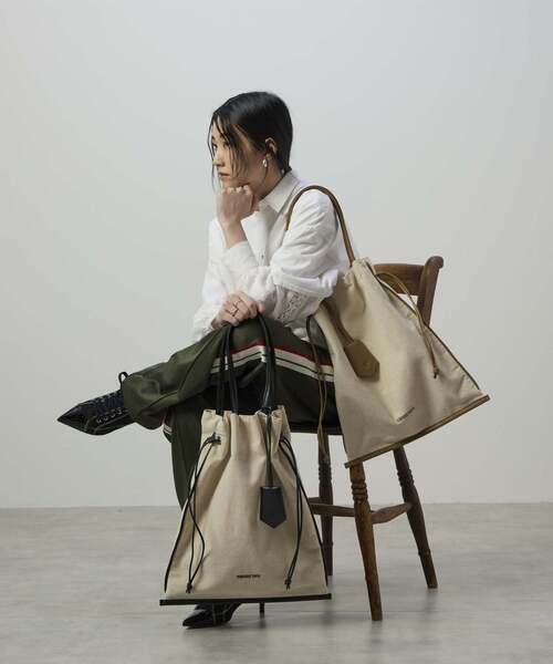 CONVERSE TOKYO(コンバーストウキョウ)の「LINEN GATHERED TOTE BAG(トートバッグ・レディース・ブラック/ベージュ・FREE)」の22枚目の写真