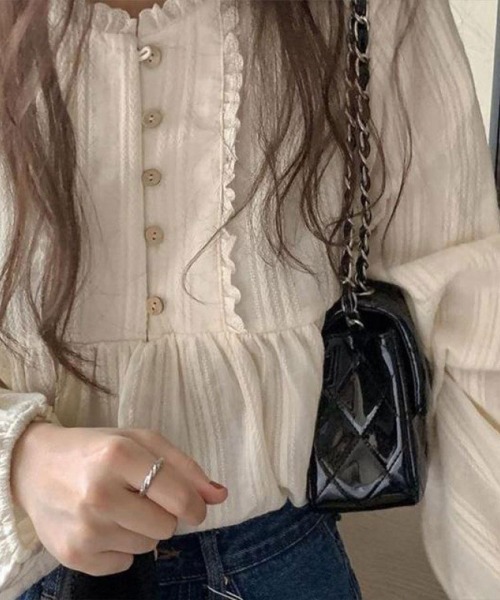 Flugge（フラッジー）の「フリルレースラウンドネックブラウス（シャツ/ブラウス・レディース・ホワイト/アイボリー・LARGE/MEDIUM）」の8枚目の写真