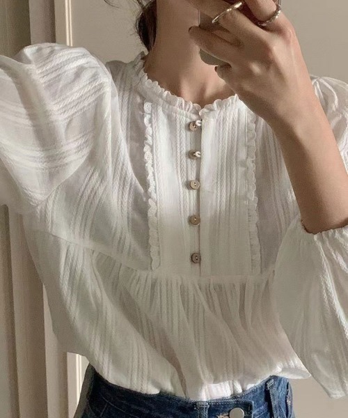 Flugge（フラッジー）の「フリルレースラウンドネックブラウス（シャツ/ブラウス・レディース・ホワイト/アイボリー・LARGE/MEDIUM）」の10枚目の写真