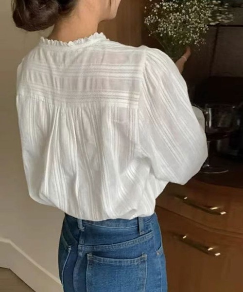 Flugge（フラッジー）の「フリルレースラウンドネックブラウス（シャツ/ブラウス・レディース・ホワイト/アイボリー・LARGE/MEDIUM）」の5枚目の写真