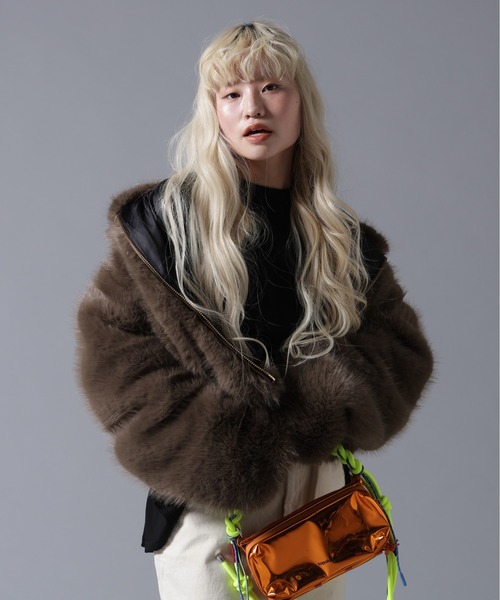 BEAVER(ビーバー)の「B omnivore/ビーオムニボー ECO FUR STAND BLOUSON(ブルゾン・レディース・ブラウン/グレー・FREE)」の2枚目の写真