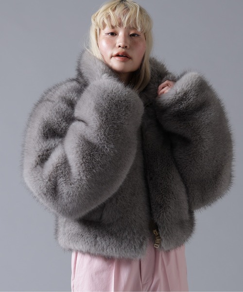 BEAVER(ビーバー)の「B omnivore/ビーオムニボー ECO FUR STAND BLOUSON(ブルゾン・レディース・ブラウン/グレー・FREE)」の3枚目の写真