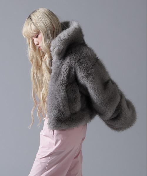 BEAVER(ビーバー)の「B omnivore/ビーオムニボー ECO FUR STAND BLOUSON(ブルゾン・レディース・ブラウン/グレー・FREE)」の12枚目の写真
